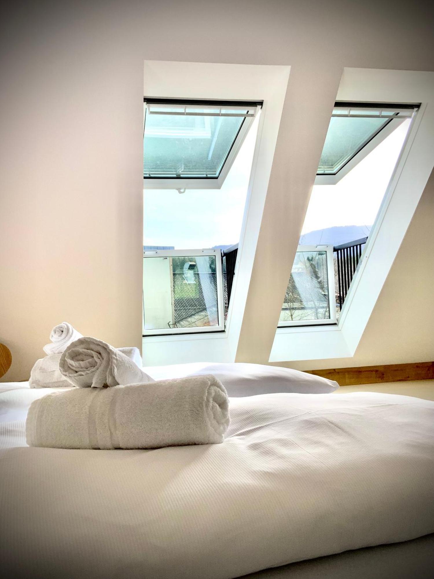 Waterfront - Urbane Eleganz Am Bachufer Apartment Филах Стая снимка