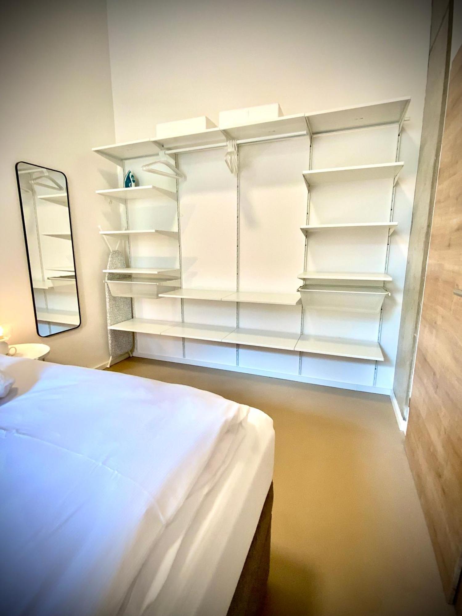 Waterfront - Urbane Eleganz Am Bachufer Apartment Филах Стая снимка