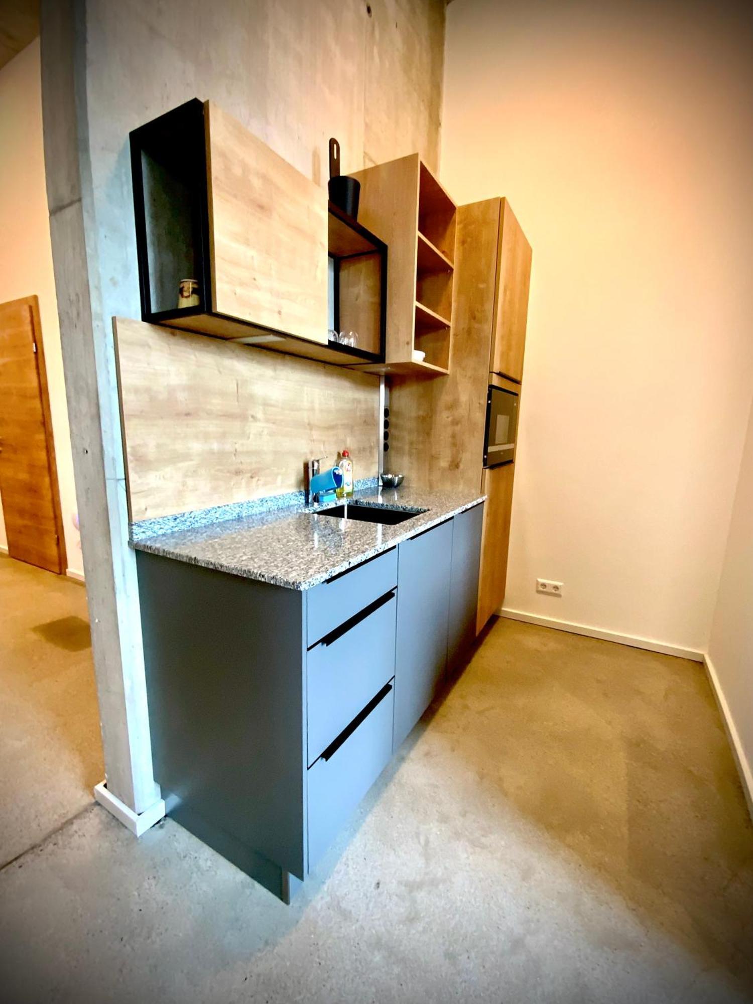 Waterfront - Urbane Eleganz Am Bachufer Apartment Филах Стая снимка