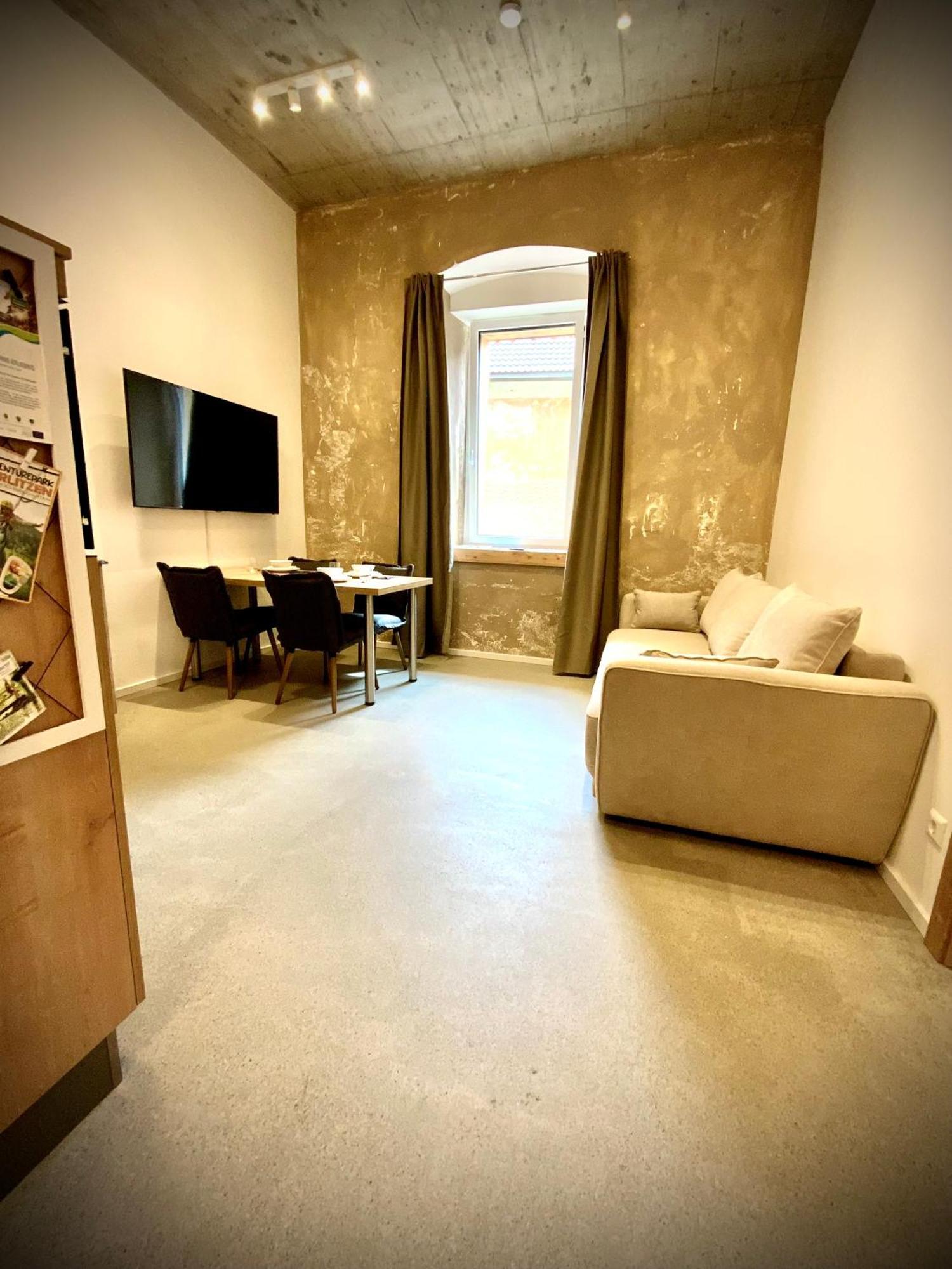 Waterfront - Urbane Eleganz Am Bachufer Apartment Филах Стая снимка