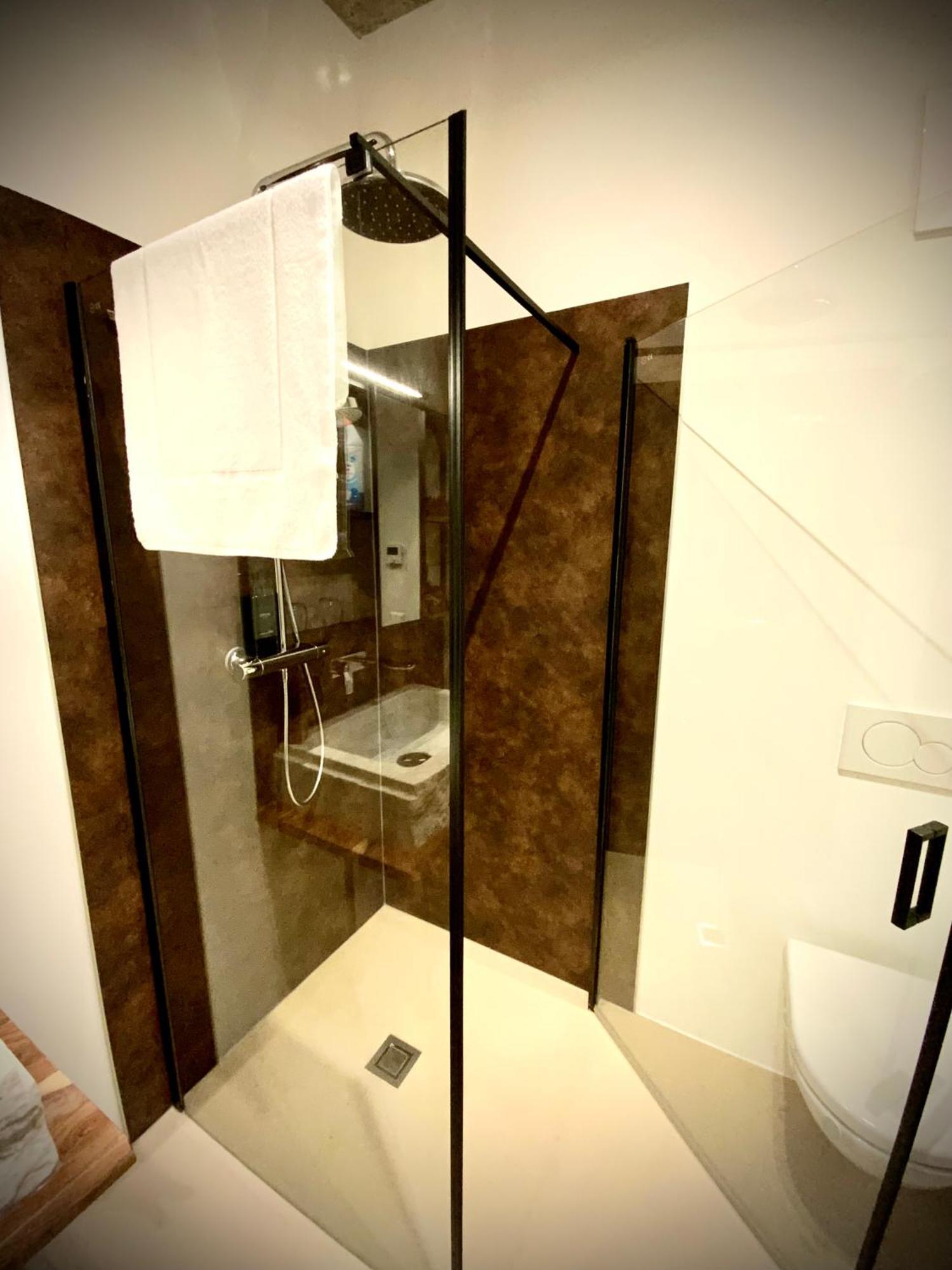 Waterfront - Urbane Eleganz Am Bachufer Apartment Филах Стая снимка