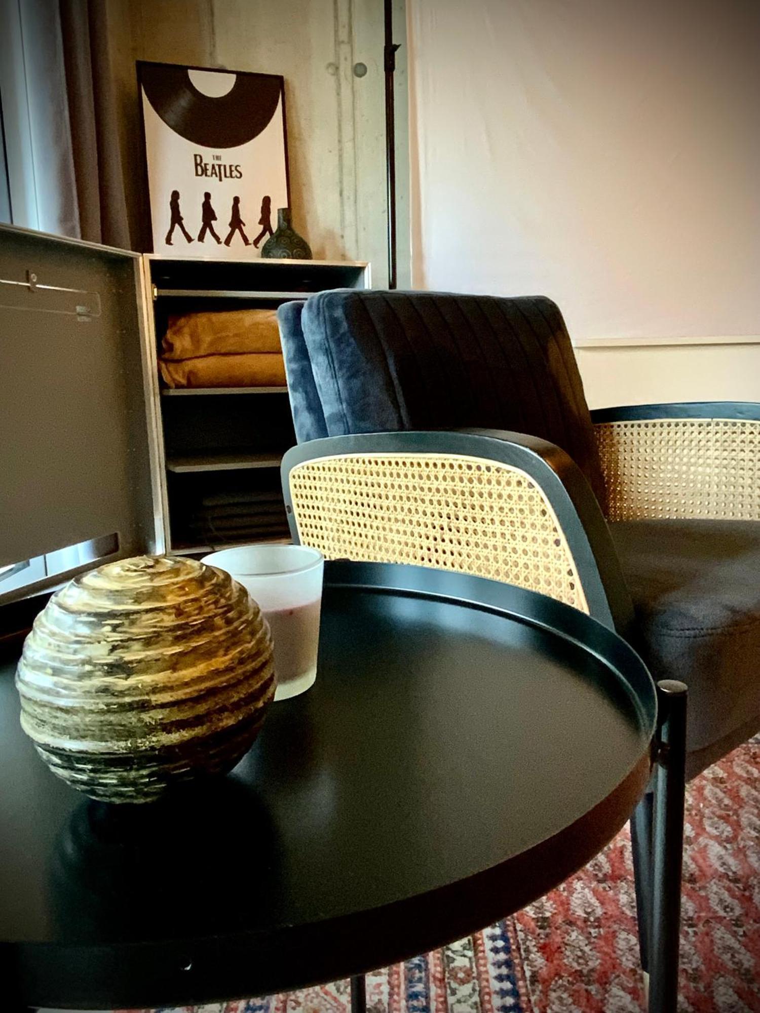Waterfront - Urbane Eleganz Am Bachufer Apartment Филах Стая снимка