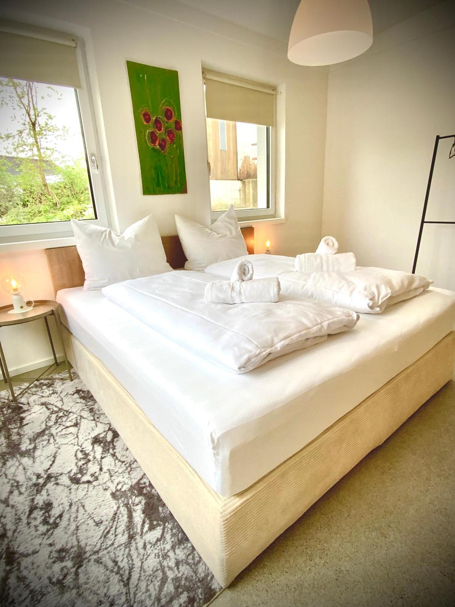 Waterfront - Urbane Eleganz Am Bachufer Apartment Филах Стая снимка
